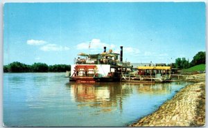 The Memphis Queen II, leaving on a Mississippi River sightseeing cruise