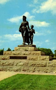 OK - Ponca City. Pioneer Woman Statue