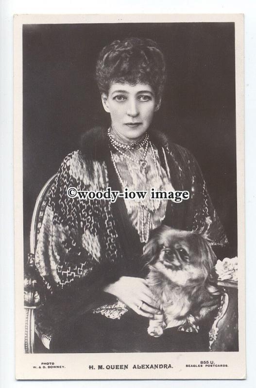 r1123 - Queen Alexandra wife of King Edward VII with her dog - postcard