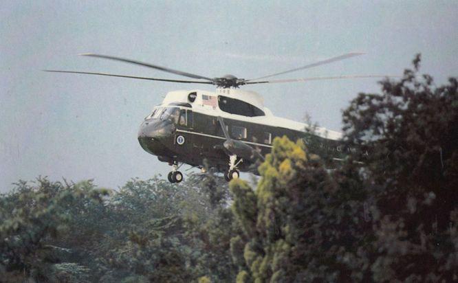 Presidential Helicopter Arrives at Windsor in 1982 Royal Postcard