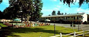 NY - Saratoga Springs. Turf and Spa Motel (3.5 X 8.25). 