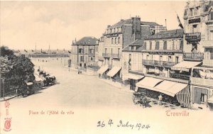 br104840 place de l hotel de ville trouville france