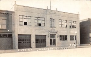 F83/ Madison South Dakota Postcard RPPC 1936 City Hall Building