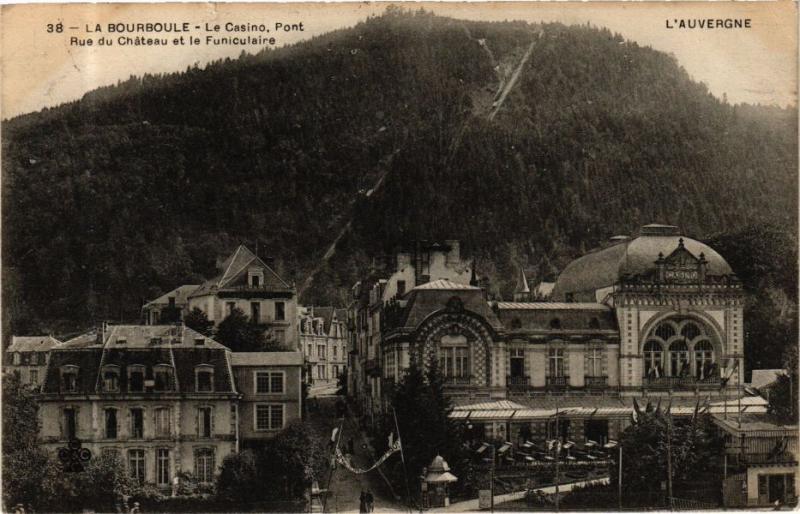 CPA La BOURBOULE - Le Casino Pont Rue du Chateau et le Funiculaire (244503)