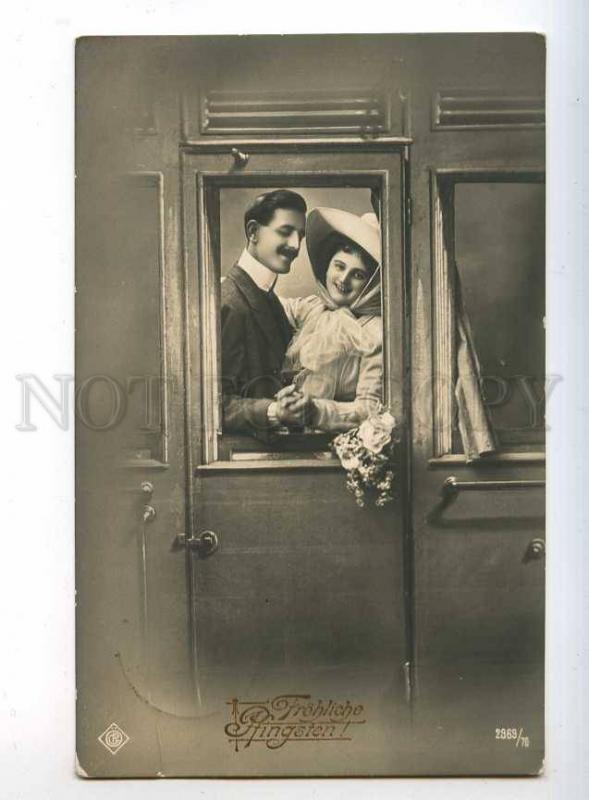 240024 FASHION Lovers in TRAIN Vintage PHOTO postcard