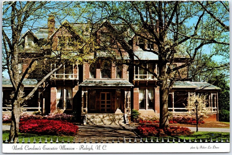 VINTAGE CONTINENTAL SIZE POSTCARD NORTH CAROLINA'S EXECUTIVE MANSION AT RALEIGH