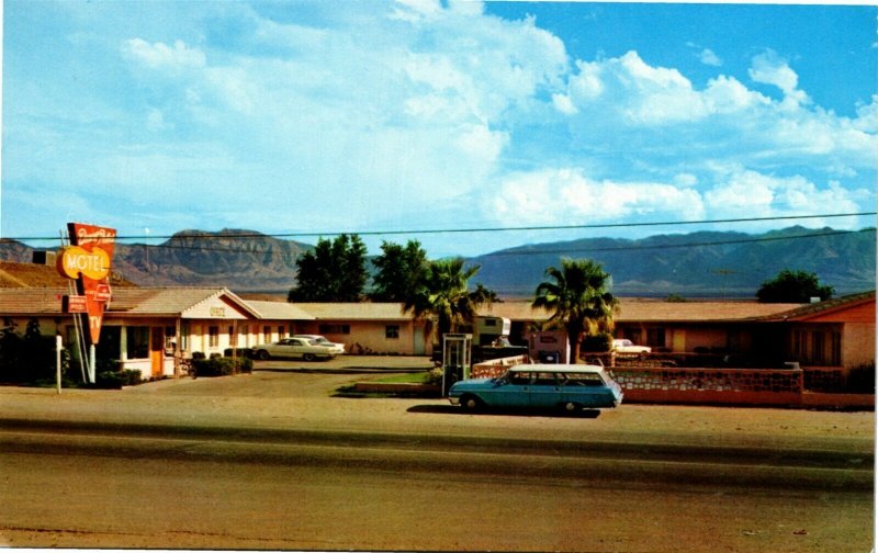 Postcard NV Mesquite Desert Palms Motel Route 91 Pool Classic Cars 1960s K54