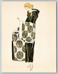 1920's  Ladies  Fashion   Replica  Postcard