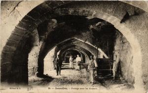 CPA SOMMIERES - Passage sous les Arceaux (459214)