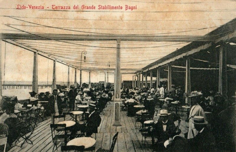 1908 Lido Venezia - Terrazza del Grande Stabilimento Bani Postcard People F1