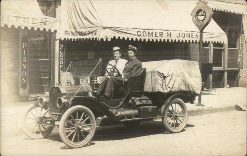 Lake Crystal MN Music Shop Phonographs Pianos & Old Car GOMER H JONES rppc