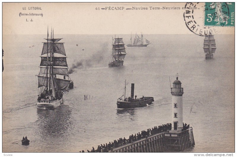 FECAMP, Seine Maritimes, France; Navires Terre, Neuviers en rade, 00-10s