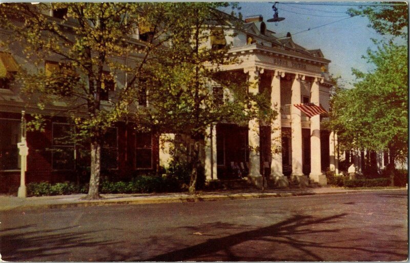 Boone Tavern Berea College Kentucky Campus Cincinnati Ohio Postcard Vintage UNP 