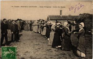 CPA Vendée - Moeurs et Coutumes - Danse Villageoise - Chaine des Dames (297641)