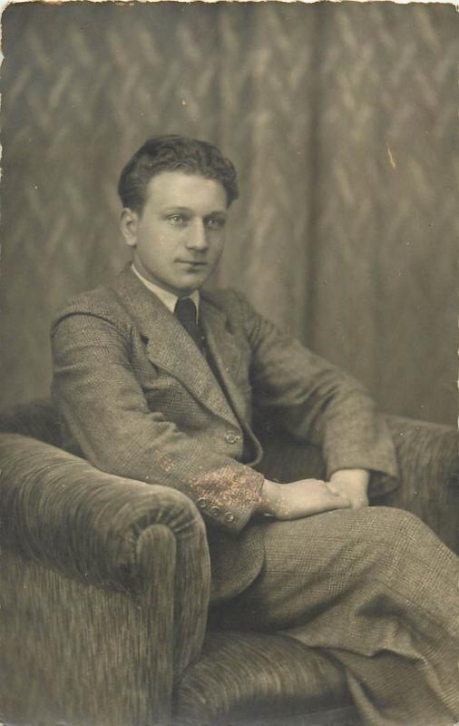 Photo postcard Paul Kruse Hamburg Germany portrait of an elegant young man