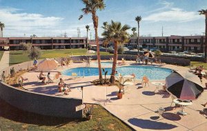 SAFARI HOTEL Scottsdale, Arizona Swimming Pool Roadside c1950s Vintage Postcard