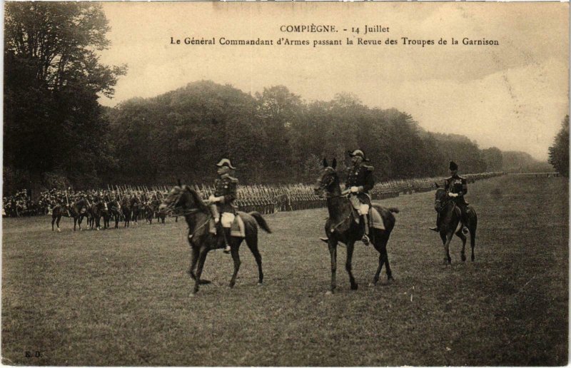 CPA Militaire - COMPIEGNE - 14 Juillet - Le général Commandant (91079)