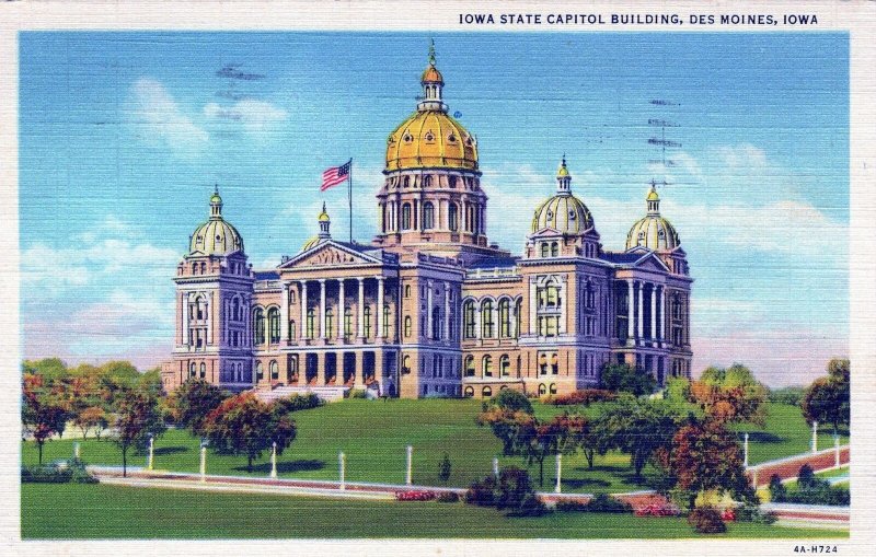 VINTAGE POSTCARD THE IOWA STATE CAPITOL BUILDING AT DES MOINES MAILED 1940