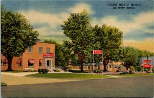 Postcard IA De Witt Cross Roads Motel on U. S. Highways 30 & 61 LINEN 1940s F25