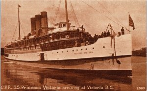 SS 'Princess Victoria' Ship arriving Victoria BC British Columbia Postcard H52