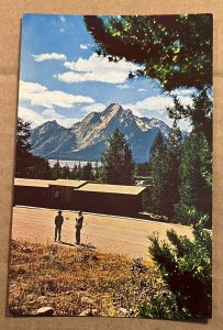 POSTCARD UNUSED - CABIN AREA, COLTER BAY, GRAND TETONS, JACKSON HOLE, WYOMING