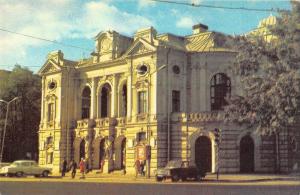 BT15994 the state academic drama theatre car voiture Riga         Latvia