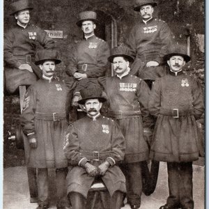 c1910s London, England Tower Yeomen Warders Men Uniform Military Medal Hat A352