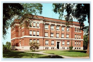 High School Leominster MA Massachusetts Postcard (BV4)