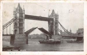 BR57918 the tower bridge ship bateaux  london   uk