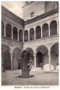 Cortile del palazzo Bevilacqua Bologna Italy Black And White Postcard