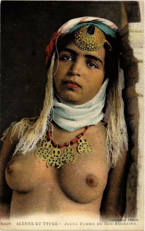 PC CPA Jeune femme Scenes et Types North Africa FEMALE ETHNIC NUDE (a10263)