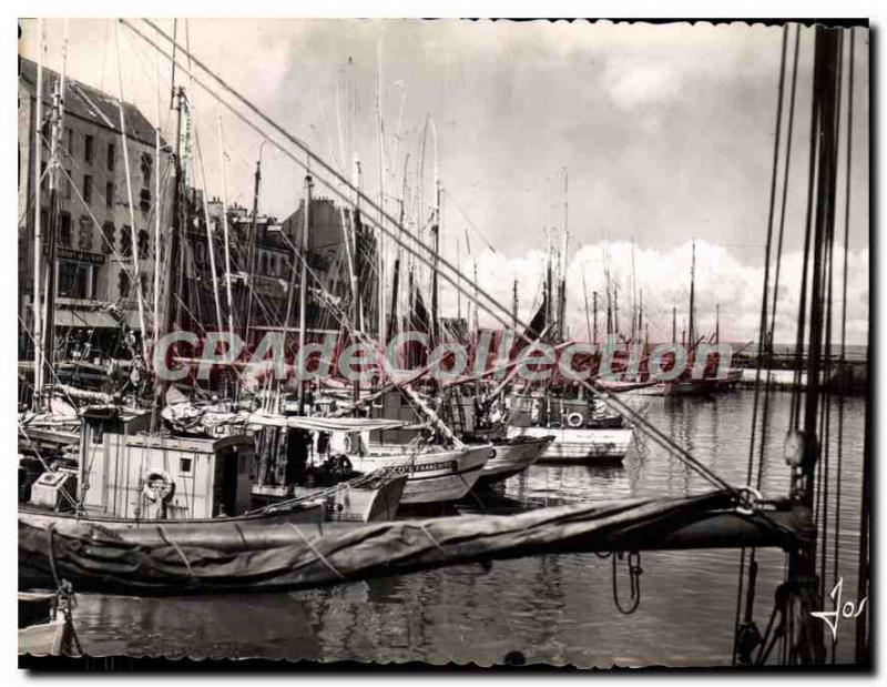 Old Postcard Brittany Finistere Douarnenez fishing boats in the harbor