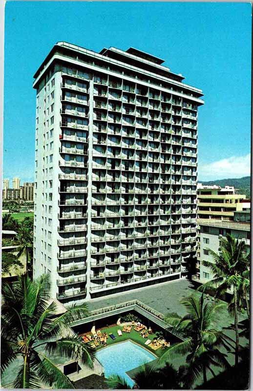 Postcard HOTEL SCENE Honolulu Hawaii HI AL8689