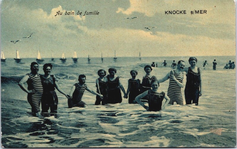 Belgium Knokke sur Mer Au Bain de Famile Vintage Postcard C048