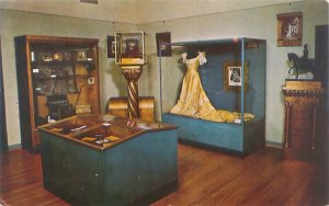 Maryhill WA Museum of Fine Arts, Queen Marie Exhibit , Chrome Postcard Unused