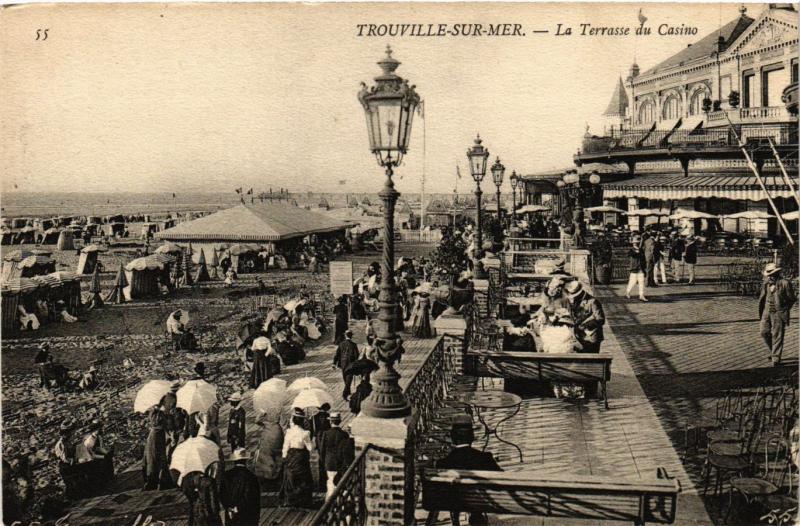 CPA TROUVILLE-sur-MER - La Terrasse du Casino (276379)