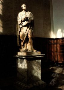 STATUE OF ISAAC NEWTON BY ROUBILIAC AT CAMBRIDGE UNIVERSITY CONTINENTAL SIZE