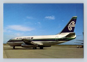 Aviation Airplane Postcard Air New Zealand Airlines Cameleon Boeing 737-219C G13