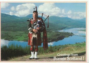 Scotland Postcard - A Scottish Piper Above Loch Garry - Inverness - Ref ZZ5593