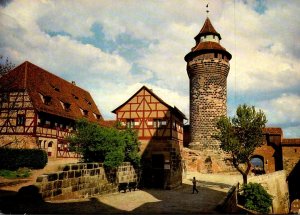 Germany Nuernberg Kaiserburg Sinwellturm und Tiefer Brunnen