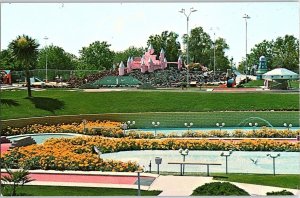 Vintage Master Links Miniature Golf Course, Concord, Cal. Postcard P125