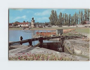 Postcard Gower Memorial and Bancroft Gardens, Stratford-upon-Avon, England