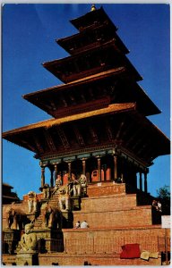 VINTAGE POSTCARD THE NYATAPOLA TEMPLE AT BHAKTAPUR NEPAL