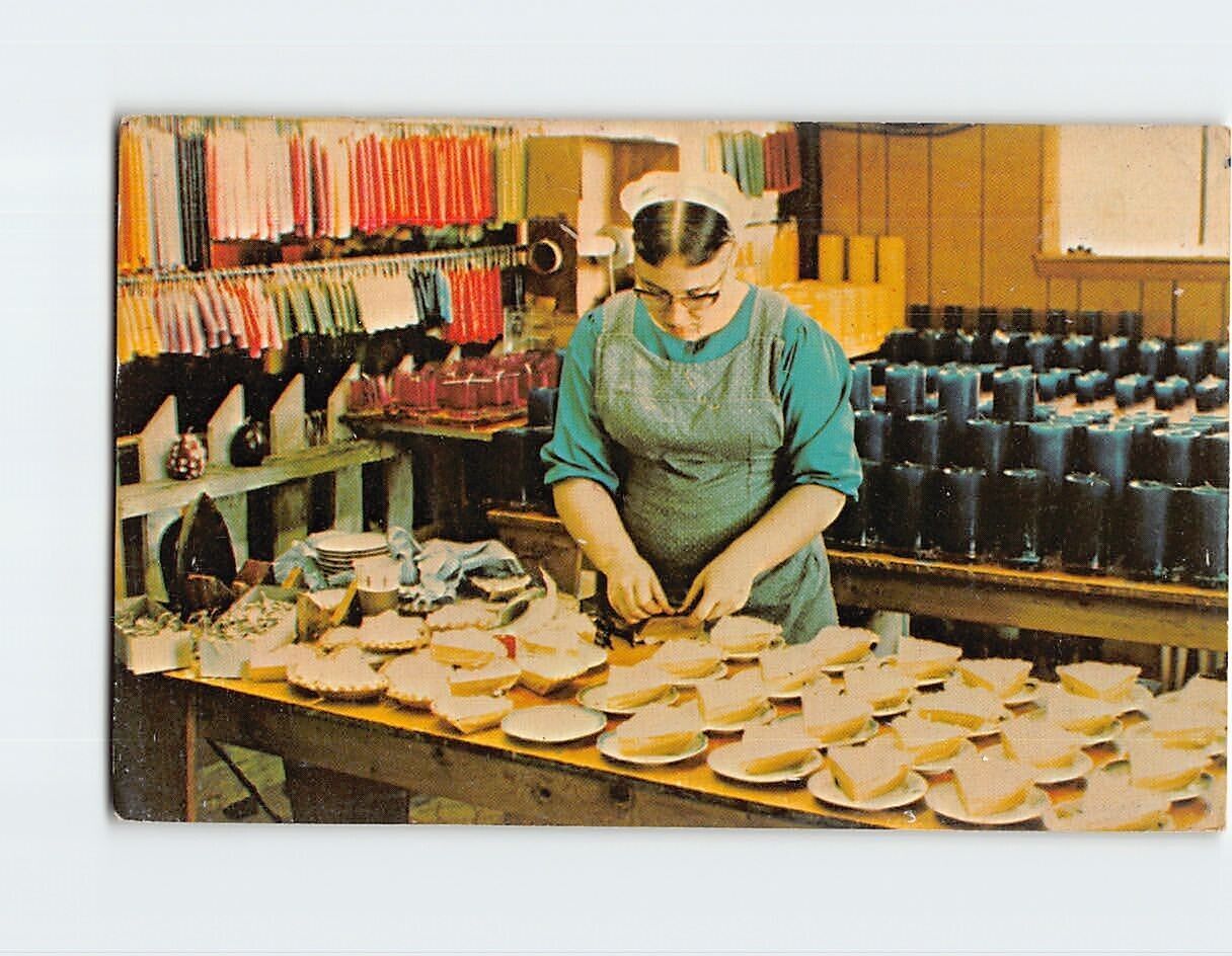 Postcard An Amish girl at work, The Old Candle Barn, Leola