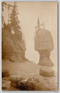 Canada RPPC Hopewell Rocks Coast of New Brunswick People on Rock Postcard B25
