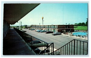 1950 Quality Motel Interstate 65 and U.S. 231 Bowling Green, KY Postcard 