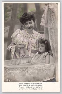 Mother Says Sweet Dreams To Lovely Daughter Postcard N23