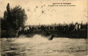 CPA Exercices de Campagne Passage d'une riviere par la Cavalerie (259017)