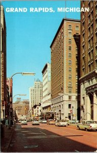 Vtg Grand Rapids Michigan MI Monroe Avenue Street View Old Cars Chrome Postcard