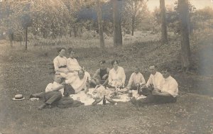 GROUP OF YOUNG PEOPLE PICNIC & DRINK BEER~REAL PHOTO POSTCARD